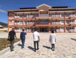 Wagub Nae Soi Bersama Waket TP PKK NTT Pantau Pembangunan Rusun di Seminari Mataloko